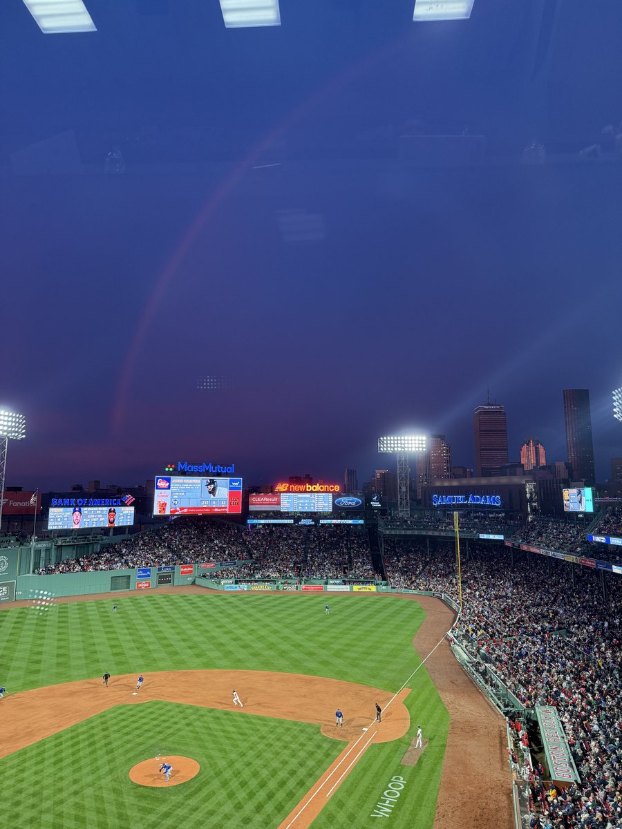 gfstarr1's tweet photo. As if this weekend’s weather couldn’t get any weirder, we’ve got a rainbow at night?? https://t.co/AAucupz9yU