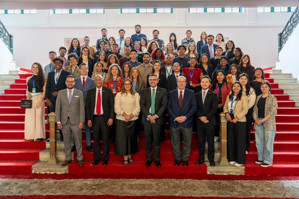 richardcaicedo's tweet photo. ¡Qué alegría recibir a estos 48 becarios extranjeros y poder estar aquí para abrirle las puertas de la Patria Miliagro al mundo a través de la educación! 🌎🇨🇴

Participar en este encuentro nos permite reafirmar el valor de las oportunidades que promovemos desde el @ICETEX para fortalecer el aprendizaje de idiomas y el intercambio cultural en nuestro país.

Seguimos trabajando para que la  internacionalización de la educación se traduzca en experiencias que transformen vidas.