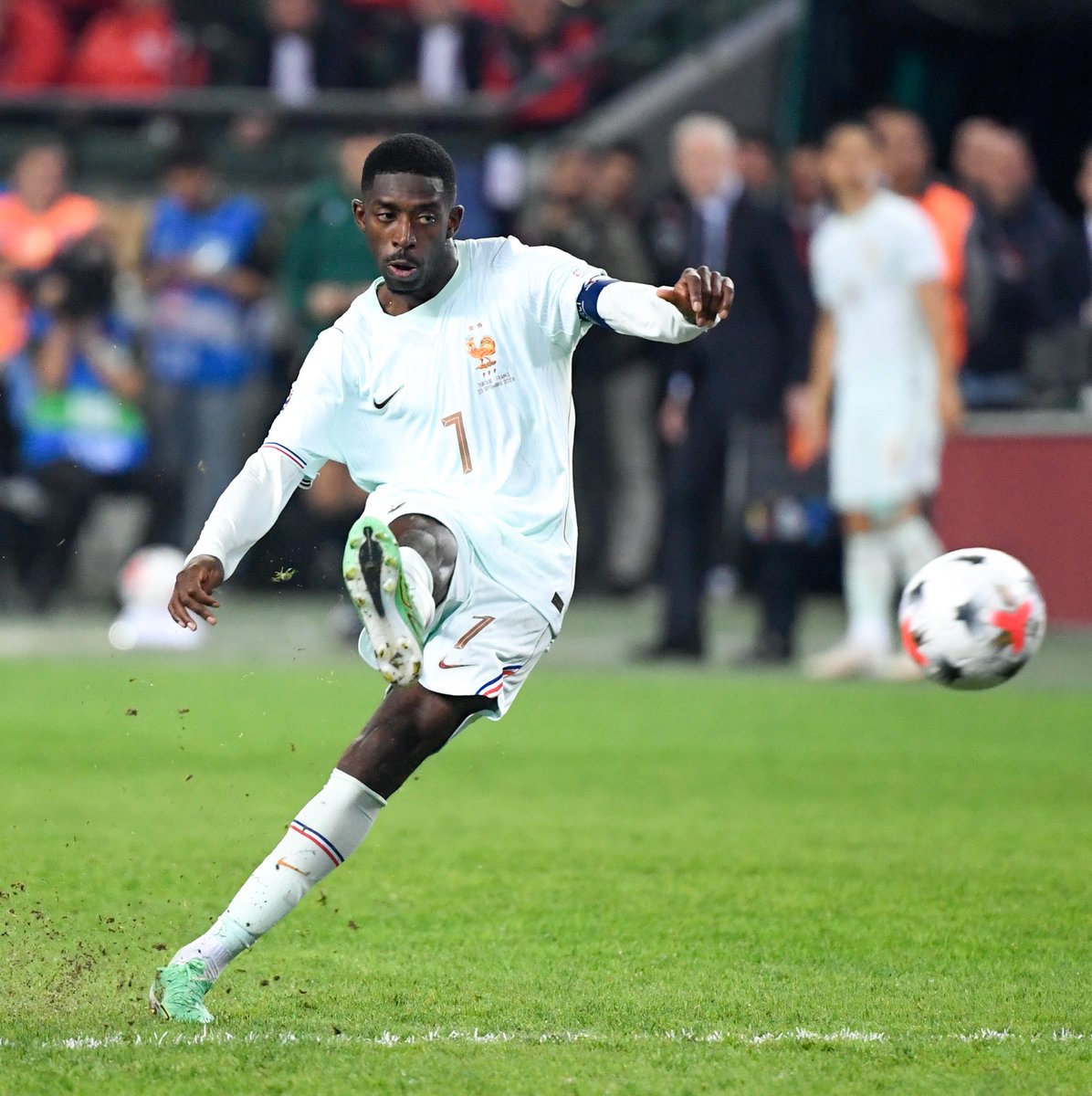 ActuFoot_'s tweet photo. KONÉ EN SENTINELLE, DEMBÉLÉ FAUX NEUF : ZIDANE A AIMÉ CE QU’IL A VU sur ces postes inhabituels chez les Bleus 🇫🇷 👇

« Je les ai trouvés TRÈS BONS TOUS LES DEUX ! 😁

Manu n'a pas l'habitude de jouer là, je voulais voir ce côté-là justement, et il a été très bon dans l'équilibre. 

Ousmane, ça ne m'étonne pas, c'est un joueur intelligent dans sa façon de presser. » 👏

🎙️ @lequipe