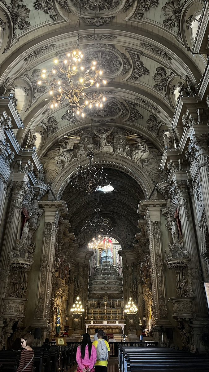 aeccfsqr's tweet photo. ai trombei com essa igreja quando fui no centro esses tempos e que coisa linda meu deus https://t.co/PVhnfm3X87