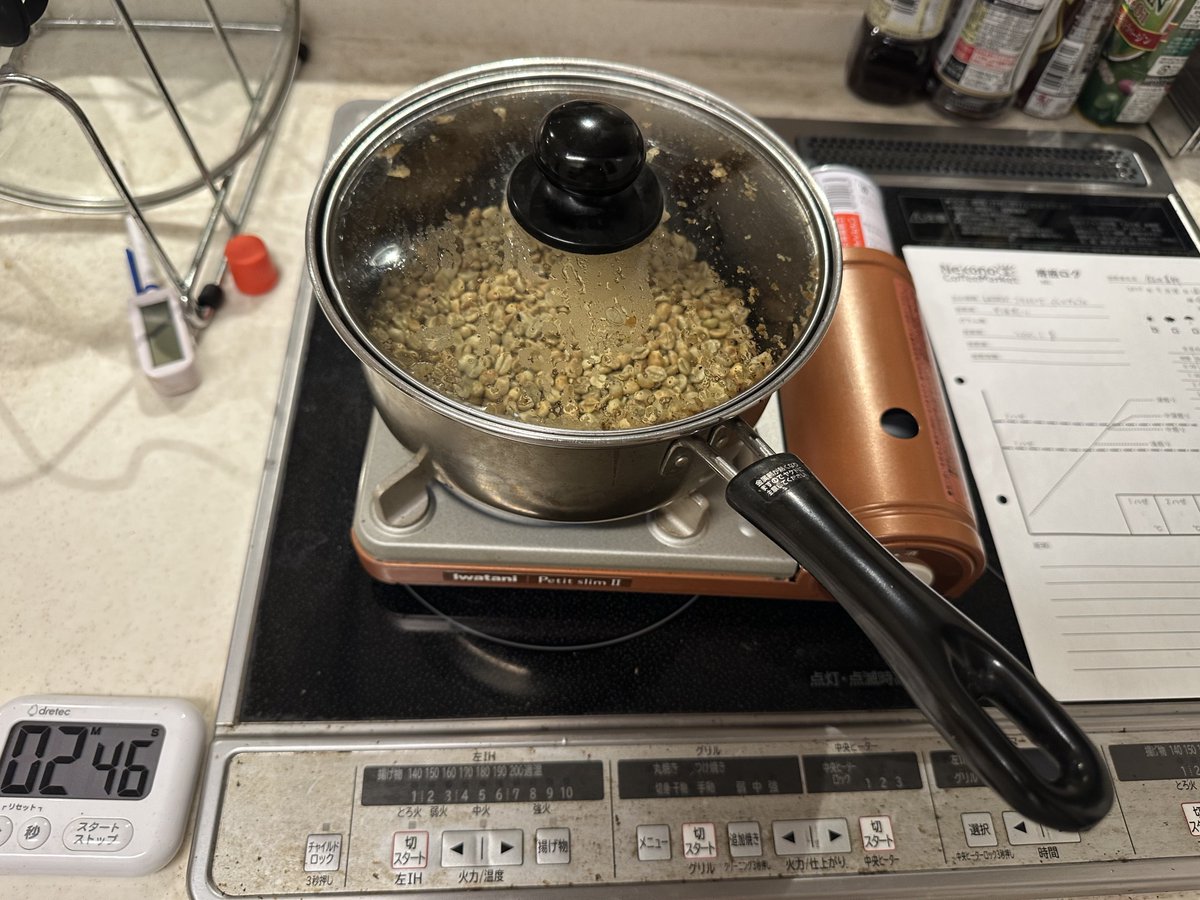architrick_net's tweet photo. エチオピアイルガチェフェ焙煎しました！

焙煎指数1.2112
1ハゼ8:00
煎り止め10:00

狙い通りの時間に1ハゼが来ました。

ナチュラルなので色にバラツキが出ちゃいますね^_^

#コーヒー好きな人と繋がりたい
#コーヒーのある暮らし
#片手鍋焙煎 https://t.co/wYhyKLW0XQ