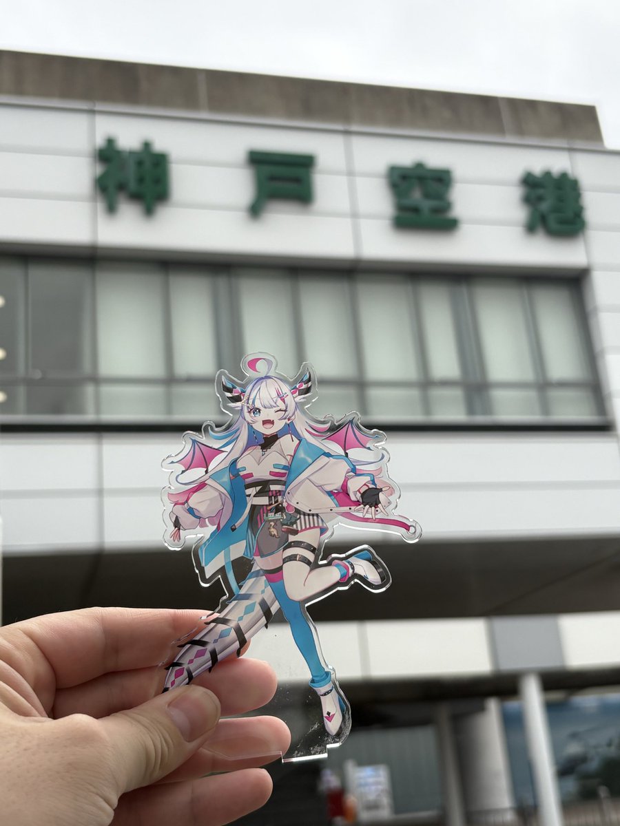 masa08321's tweet photo. 時間があったので神戸空港に
飛ぶ飛行機は迫力ありました！
展望台にブロッコリー🥦のオブジェがw
#あいさきちぃ。 https://t.co/1Nb73Sic00