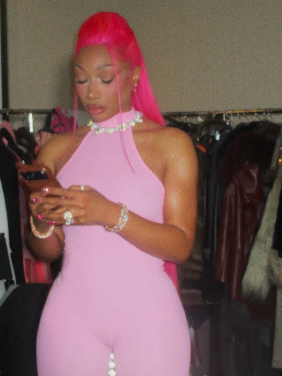 MegansStats's tweet photo. Megan Thee Stallion in new photos. https://t.co/SqPqGIBoGW
