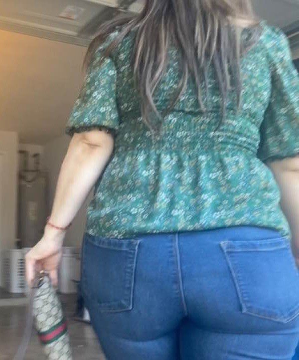 irlmilfs's tweet photo. Lizeth such a fine Latina milf #irl #lizeth #mom #goon #ass #mexican https://t.co/MRgCUzmExa