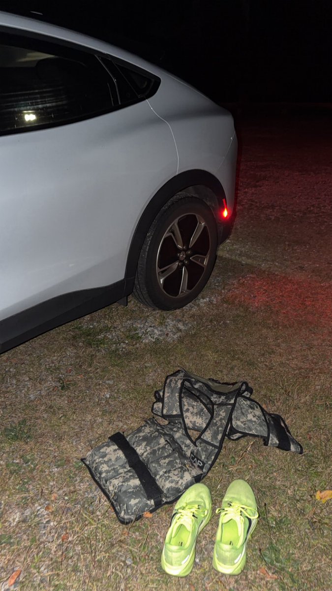 colinyo_'s tweet photo. did a 30lb ruck for 3mi w/ an avg pace of 11min per mile. https://t.co/mAD31LL6bm