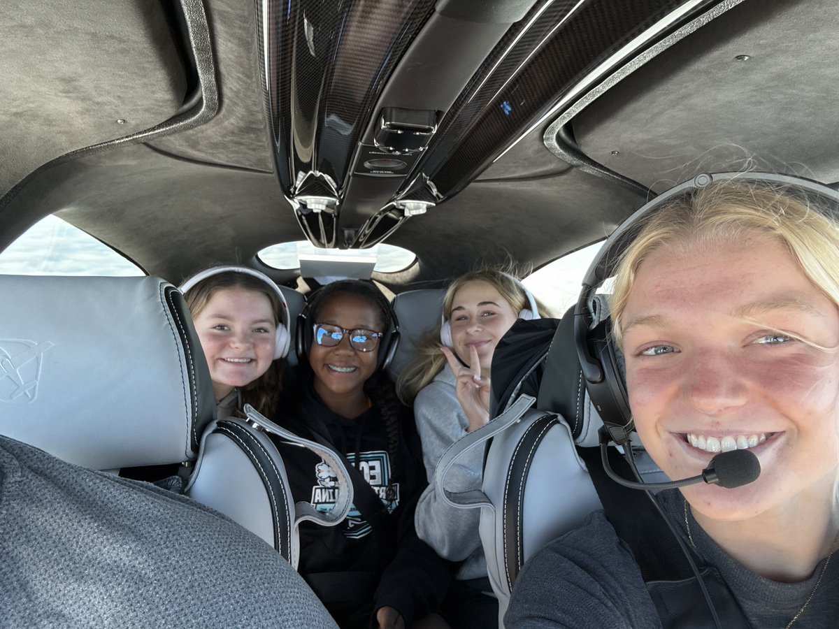DavisSNewton's tweet photo. Lessss gooo! Games tomorrow!! FL bound with some of my favorite teammates and ⚽️ players! #friends #travelingsoccergirls #blessed @ImYouthSoccer @ECNLgirls @TheSoccerWire @girlssoccernet @joseant1890 @ImCollegeSoccer @soccer https://t.co/oFD9mfGJTt