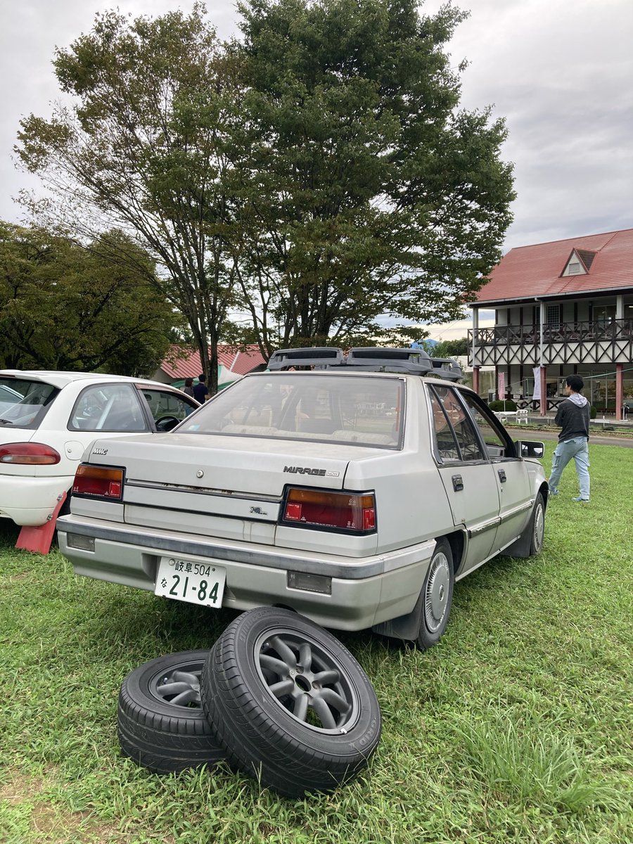 1low_so's tweet photo. 今までミラフォへのエントリーはなかった2代目のセダン。

前日にトラブルを解決してのご来場に感謝🛠️
@TYPB_up20dx 

いつか、ハッチバックのエントリー実現にも期待🙏

#ミラージュフォーラム #ミラフォ
#C12A #エリマキトカゲ https://t.co/PwrS7mKrVl
