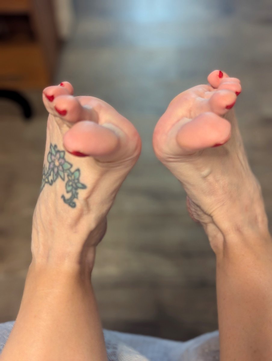 AkTfre's tweet photo. Come get these toes👣
#feetfetısh #feetworshi̇p #feet https://t.co/hyCqNg4tlJ
