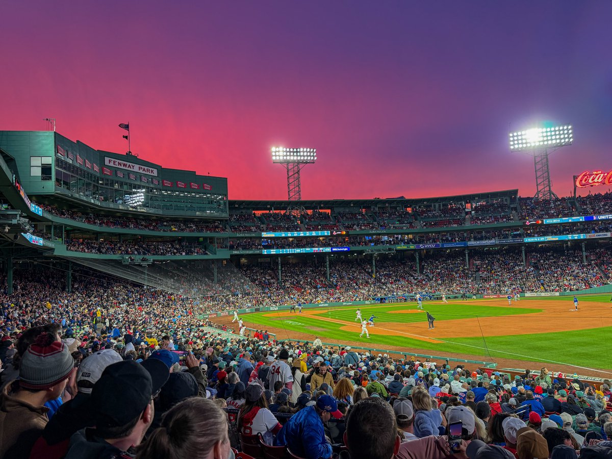 berkie1's tweet photo. As New England as a nor’ eastah sunset at Fenway Park. https://t.co/6RPqd0WuR7