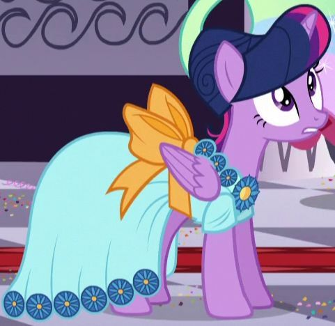 madeofcandyy's tweet photo. Twilight in Yellow is cute, but Twilight in blue is PRIME https://t.co/oWkFfvOgxD