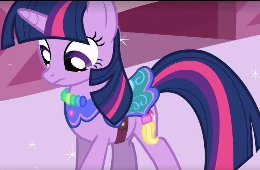 madeofcandyy's tweet photo. Twilight in Yellow is cute, but Twilight in blue is PRIME https://t.co/oWkFfvOgxD