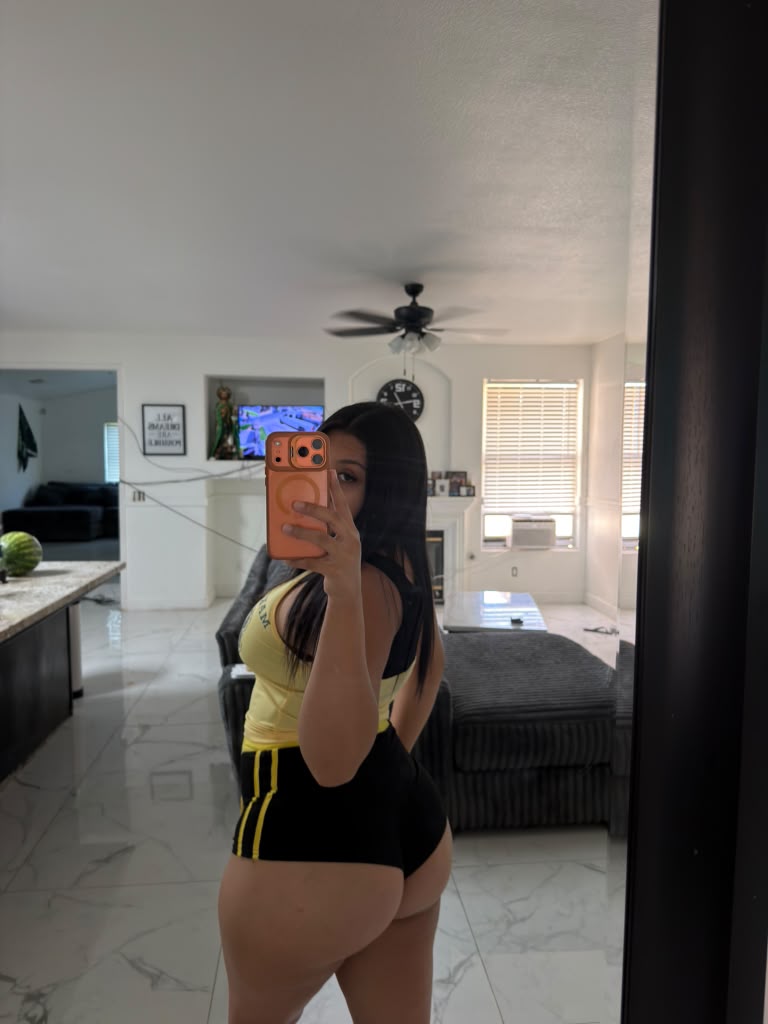 aaliyahcuh's tweet photo. Sneak peek from today's mirror session 🤫💛 The full view is waiting for you in my DMs right now. Link in bio to come chat 24/7! 🔗✨ https://t.co/fyUeNA6iiN