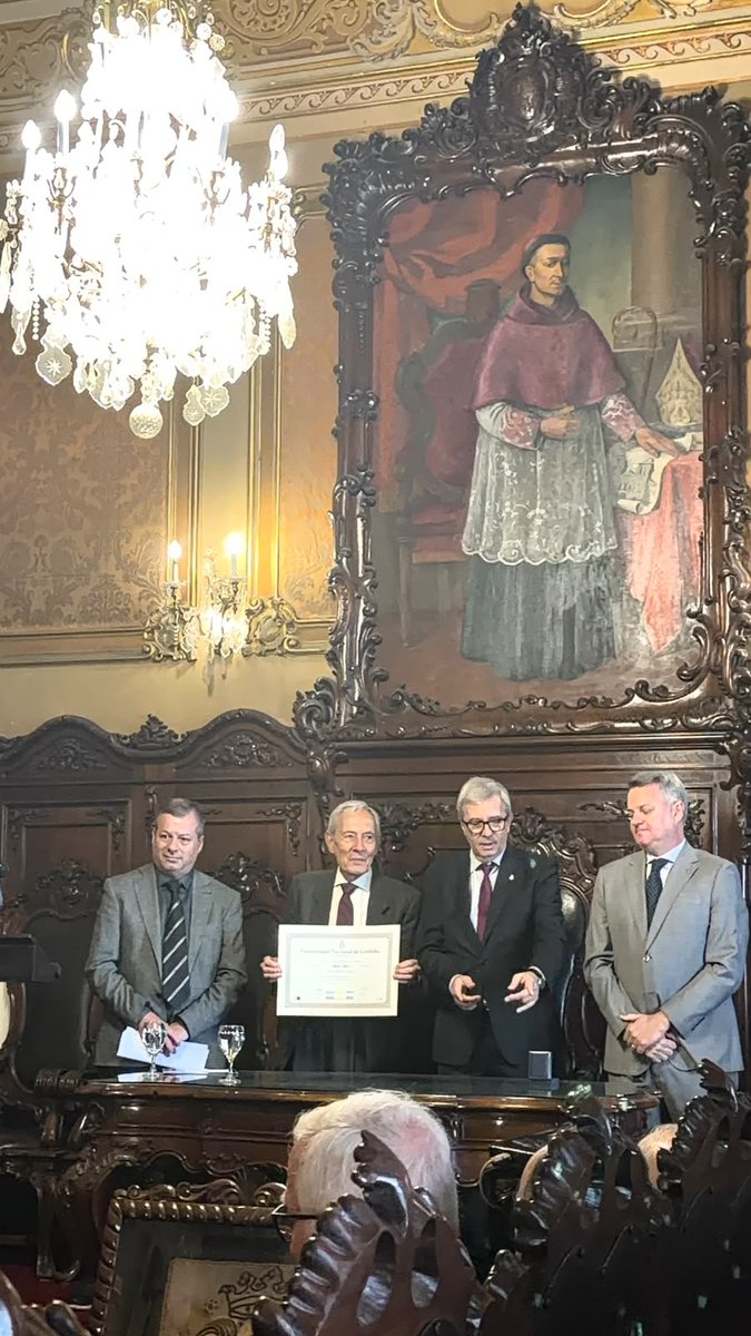 afispop's tweet photo. Felicitamos al Dr. Alberto Porto por la obtención del título de Doctor Honoris Causa otorgado por la Universidad Nacional de Córdoba.🎓 1/2

@EconomicasUNC @economicas_unlp https://t.co/v9IvpGQvKM