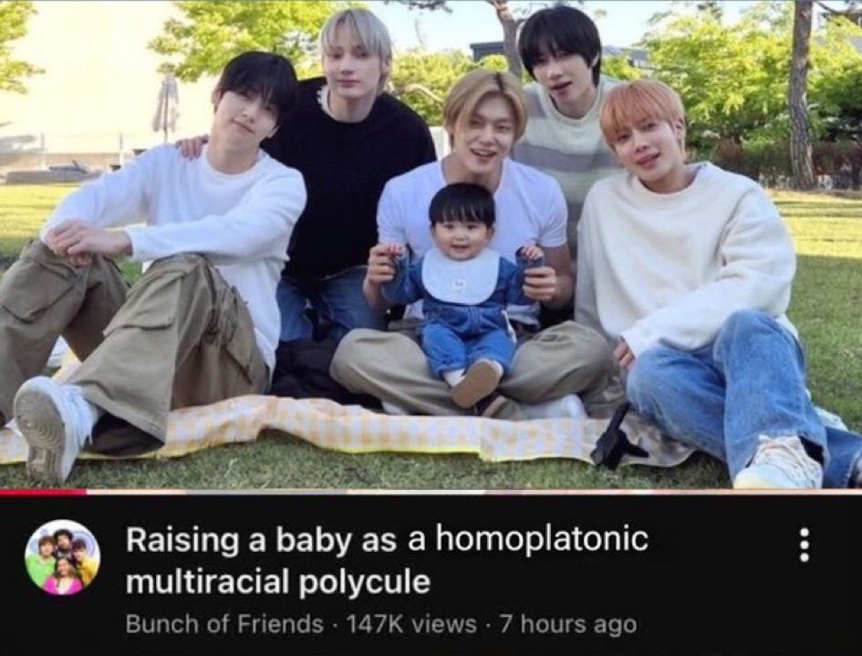 ningiesangel's tweet photo. #TXT HAVE POSTPONED THEIR OCTOBER CB BECAUSE THEY DECIDED TO RAISE A BABY AS HOMOPLATONIC MULTIRACIAL POLYCULE https://t.co/Nom6VcqCw3