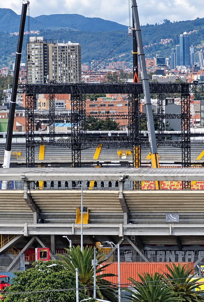 taereves's tweet photo. Por el tamaño del escenario, los que estemos adentro vamos a ver a los chicos demasiado cerca, y quienes estén afuera también podrán ver el concierto a través de las pantallas. https://t.co/LJoS8HmXCc