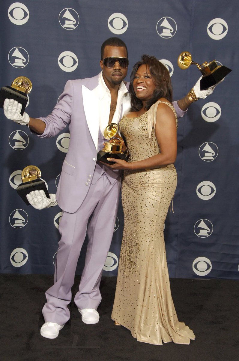 Kanye_Funnies2's tweet photo. Ye with Donda ❤️‍🩹 https://t.co/LN6PXNukXr