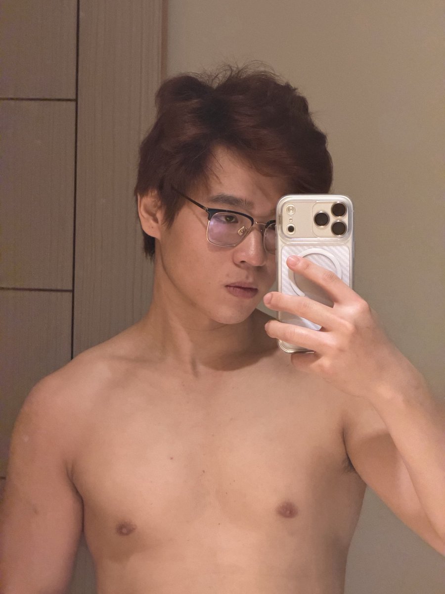 xiaodog0616's tweet photo. 早安宝宝 一起洗澡吗🥺 https://t.co/WYVFWWnCya