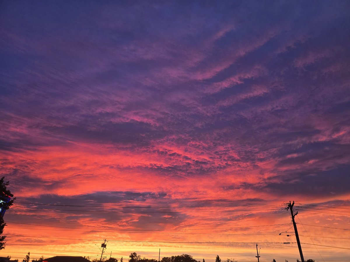 JPM_Mattai's tweet photo. A spectacular pre-storm sunset in Connecticut! https://t.co/Berm1bcadY