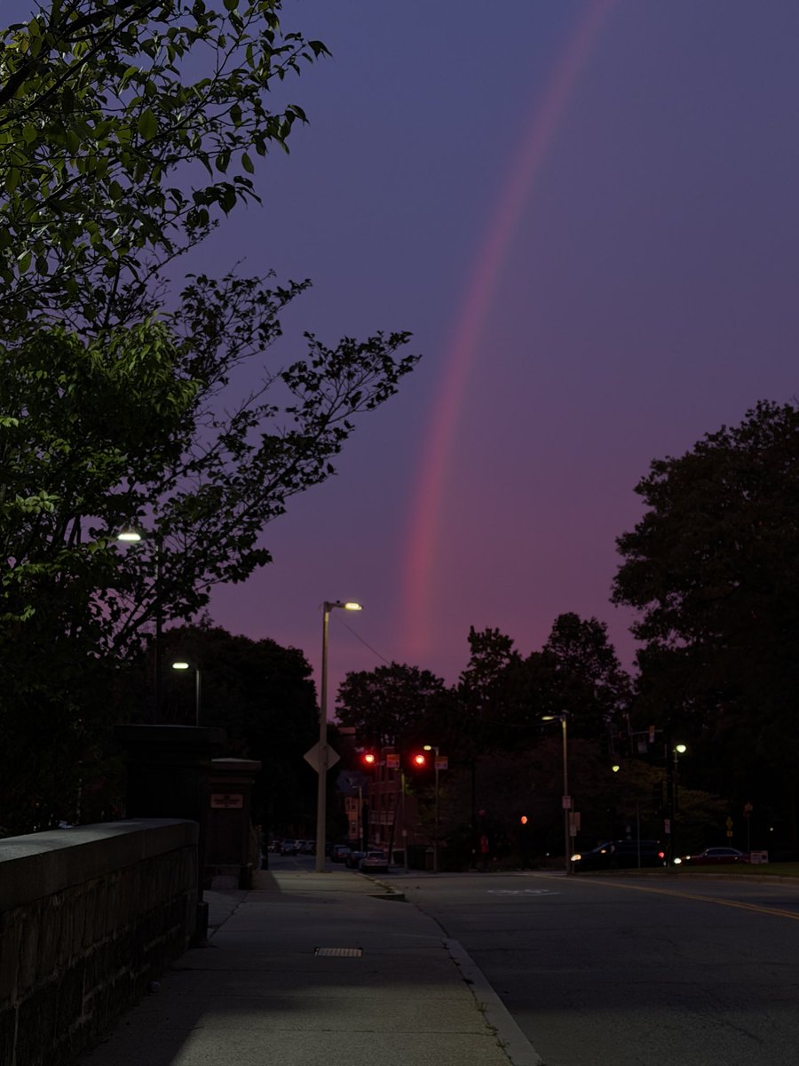 cozysoftserve's tweet photo. Never seen a rainbow during sunset. I’m obsessed. https://t.co/xkfwXb66B4