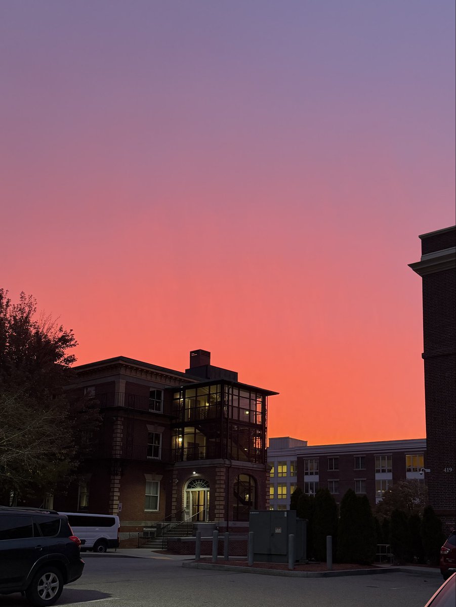 cozysoftserve's tweet photo. Never seen a rainbow during sunset. I’m obsessed. https://t.co/xkfwXb66B4