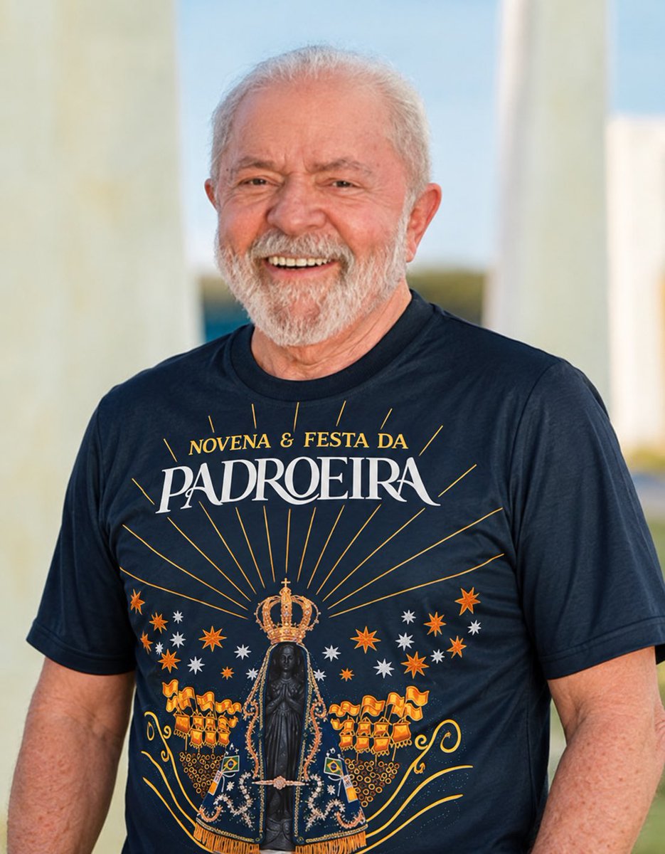jorgeavila's tweet photo. Presidente Lula escolhendo a camiseta de tia da excursão pra ir no debate da Globo https://t.co/dFgKkCxJs5