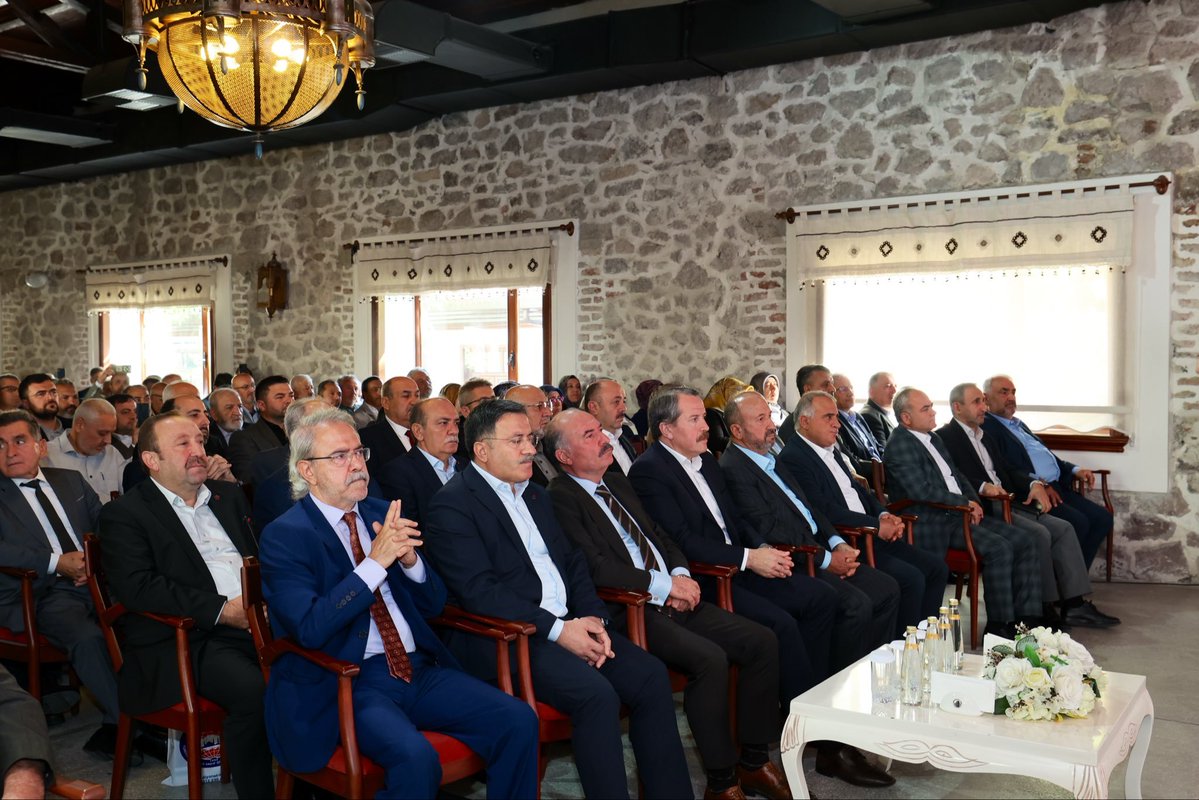 mustafarmagan's tweet photo. Geçen perşembe Ankara'da düzenlenen İskilipli Atıf hocayı hatırlama programından bir kare.

Türkiye'de tarihin yeniden yazılması yolunda önemli bir adım atıldı.

Tebrikler @Diyanet_Sen https://t.co/y0du5qX6NF