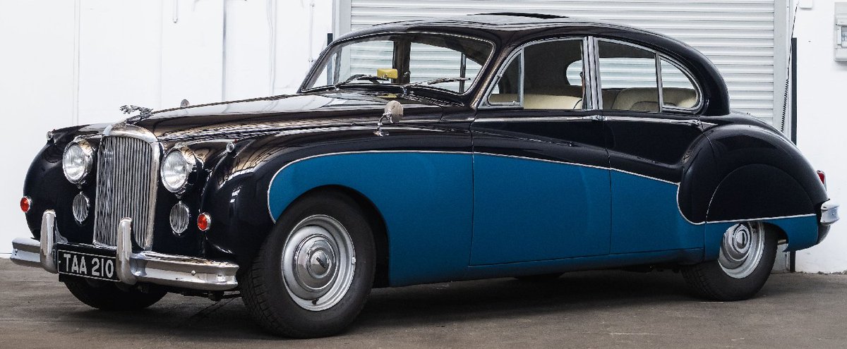 UltimativCars's tweet photo. #GoodwoodRevival2026
The #MarkVIII|#MkVIII (1956-59; 6.227 units) is one of the most elegant #saloon|s #Jaguar has made; to fit a modern radio, would be a sacrilege.
Which this 57-unit (in #Indigo-#Blue over #Cotswold-Blue, est. at £25-35k) GOT!
Sold w/oR for <£10k in result! https://t.co/fFG6dzpuh6
