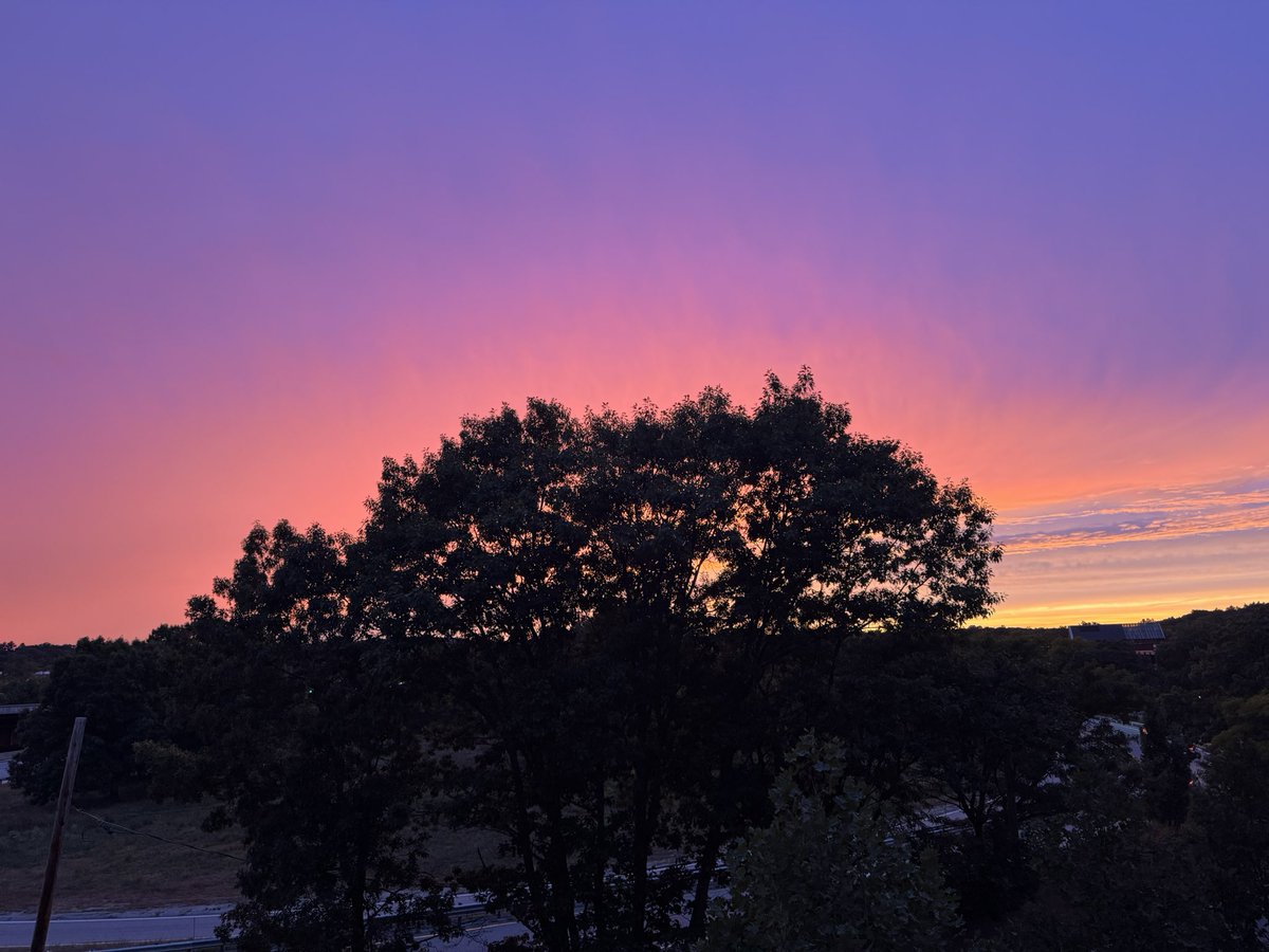 NEFirebuff's tweet photo. Before the nor’easter hits sunset over the #Wellesley area. https://t.co/yjzPebG8FG