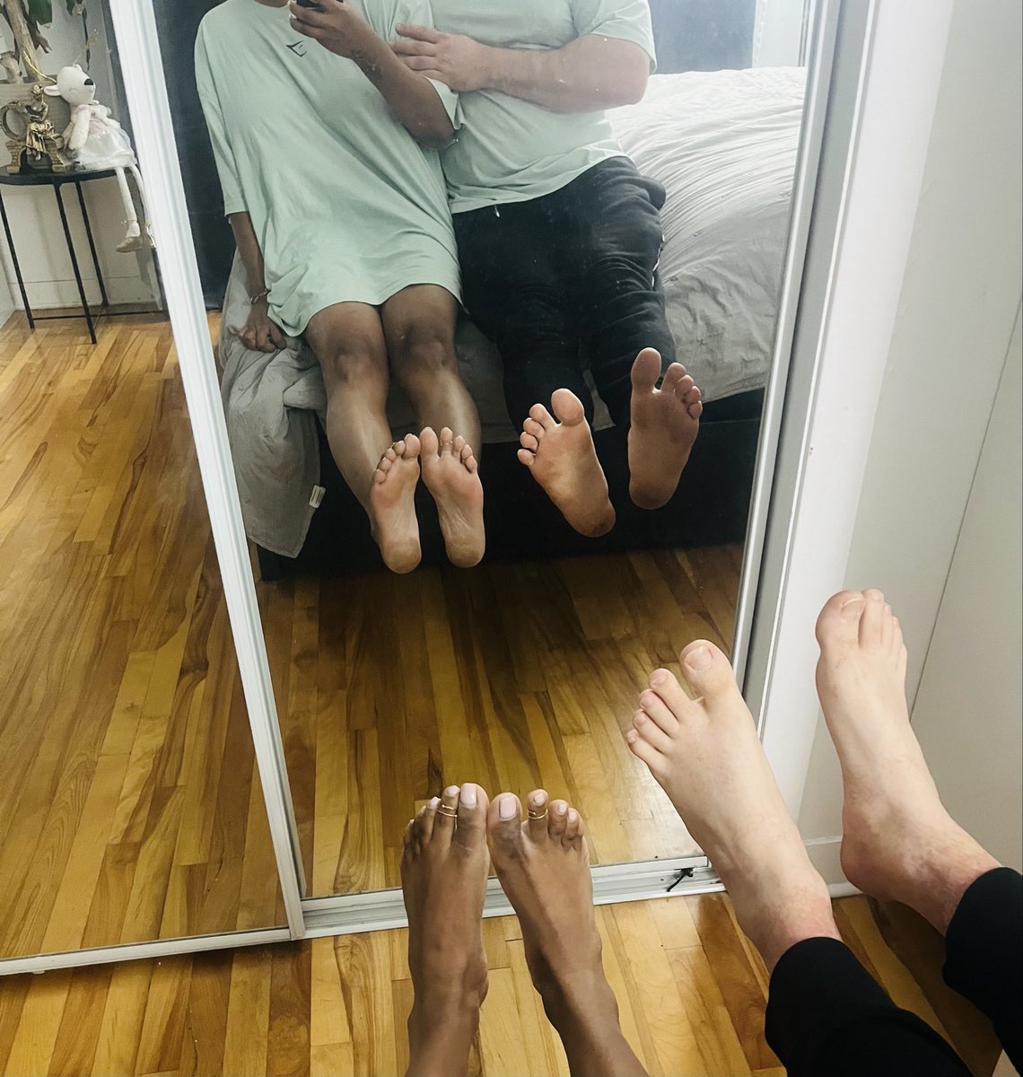 DioraArchQueenX's tweet photo. Whose feet are you worshipping first? 😂 #AlphaCouple https://t.co/t3tjVnSPRg