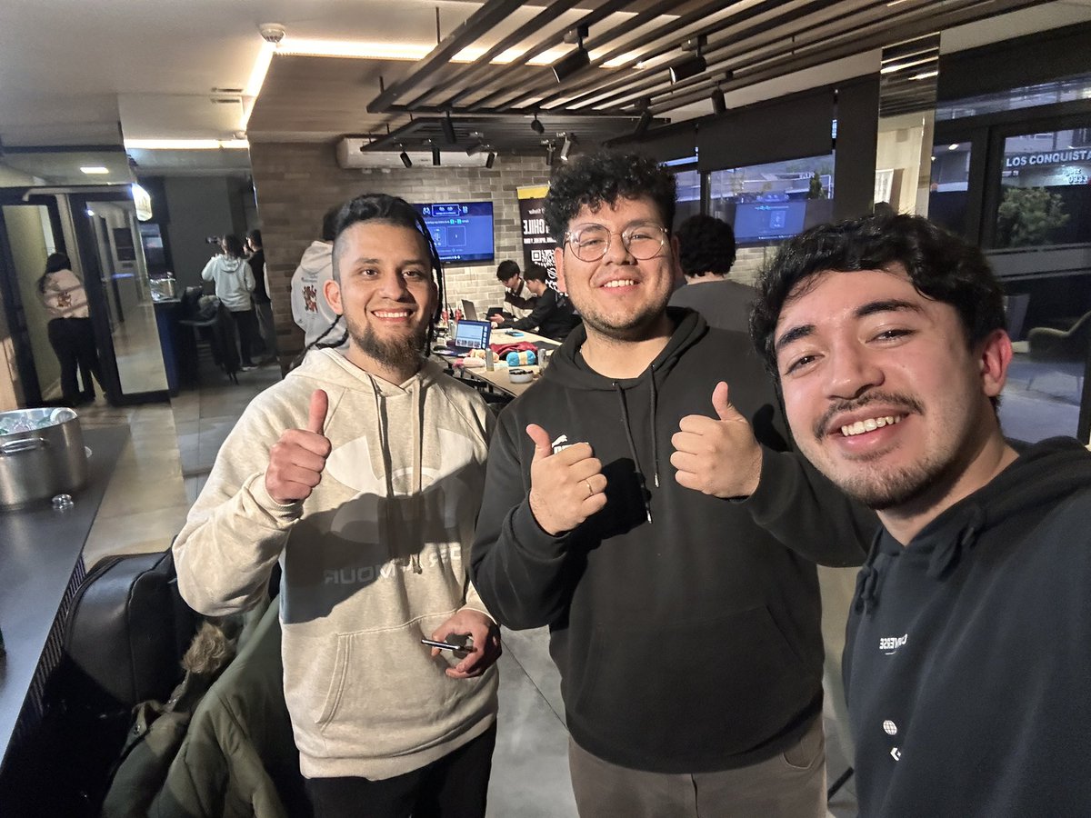 dpoveda0's tweet photo. ¡Aquí con los chicos en la Builder Night de Stellar! 🚀🛠️ Noche de código, comunidad y buena onda. @TellusCoop @Stellar_Chile @BuildOnStellar https://t.co/CbvOHJcyAt