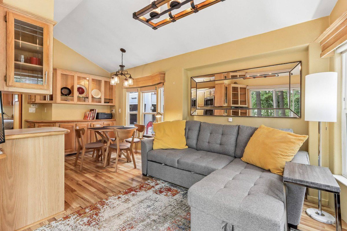 astewartidy's tweet photo. New Listing: 26350 Delano #109 DR #109, Idyllwild. 2 beds, 1 bath, 580 sq. ft. with vaulted ceilings and meadow backing. $115,000.
https://t.co/rtEGglIXjD https://t.co/rF5Qq5j1VZ