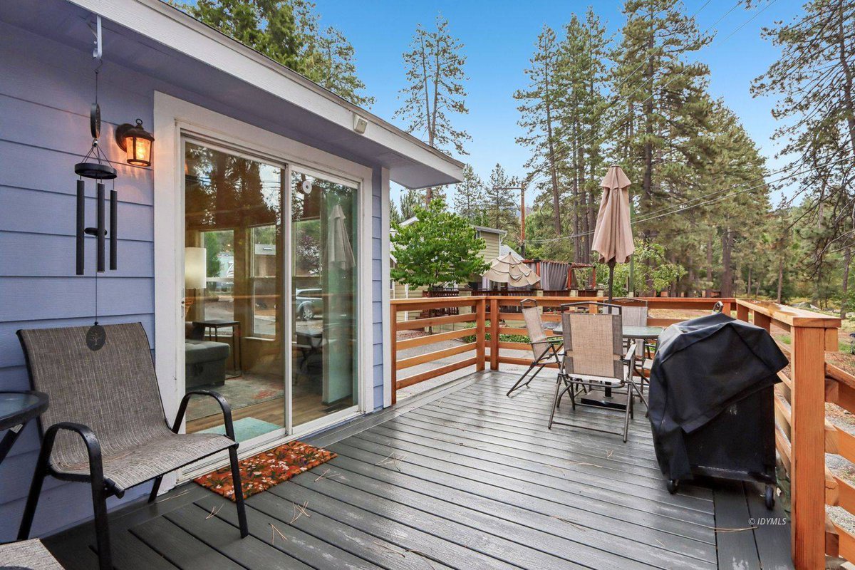 astewartidy's tweet photo. New Listing: 26350 Delano #109 DR #109, Idyllwild. 2 beds, 1 bath, 580 sq. ft. with vaulted ceilings and meadow backing. $115,000.
https://t.co/rtEGglIXjD https://t.co/rF5Qq5j1VZ