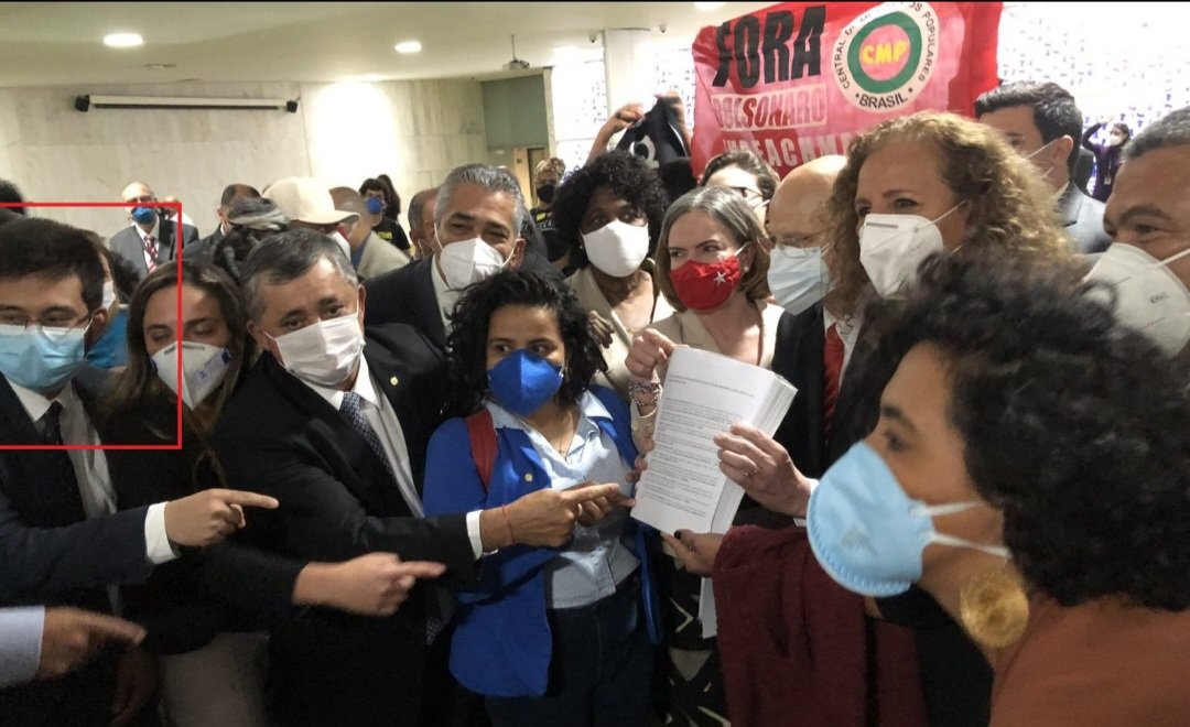 Enzo_esb's tweet photo. @claudiojr82 @marciocolombo MBL se uniu com PT, Psol e PCdoB para derrubar o Bolsonaro. 

Mas não pode se unir ao Flávio para derrotar Lula. 

Kkkkk https://t.co/izmUvCzSaJ