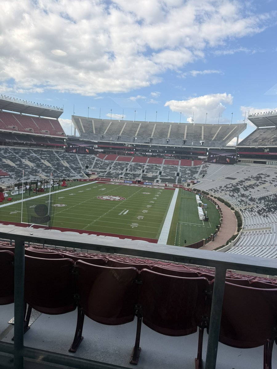SetonTucker's tweet photo. Roll Tide or Go Cocks? #Gamecocks #RollTide https://t.co/eQwYq6TULQ