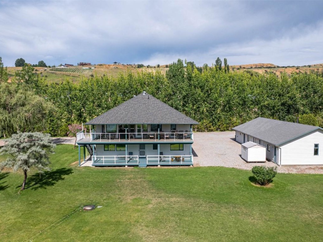 CottageMarketer's tweet photo. *OVERLOOKING LAKE* HOME FOR SALE!
πhttps://t.co/W6VkuZFLBi
Property Type: Residence
Province: B.C.
Waterfront: Swan Lake
Agent: Thea McLaughlin
#cottagemarketer #waterfronthome #lakefront #lakeview #lakeliving #CottageLifeBC #WaterfrontLiving #CottageForSale #LakeLifeBC https://t.co/YFhJnCT43k