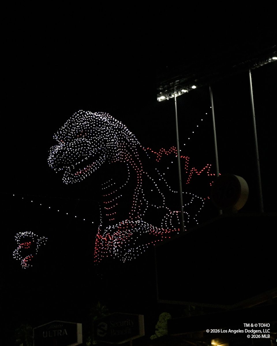 Godzilla_Toho's tweet photo. The perfect ending to Godzilla Minus Zero Night at UNIQLO Field at Dodger Stadium. 🌌

Godzilla Minus Zero hits theatres November 6.

@SkyElementsUSA https://t.co/D28rwH1zqQ