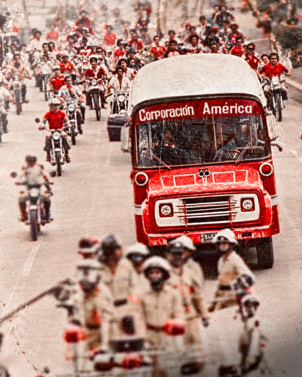AmericadeCali's tweet photo. También hice parte de este viaje cuando éramos la Corporación Deportiva América. 🚌👹
Desde entonces, seguimos recorriendo juntos esta historia. ❤️ https://t.co/KqpTSzkfuL