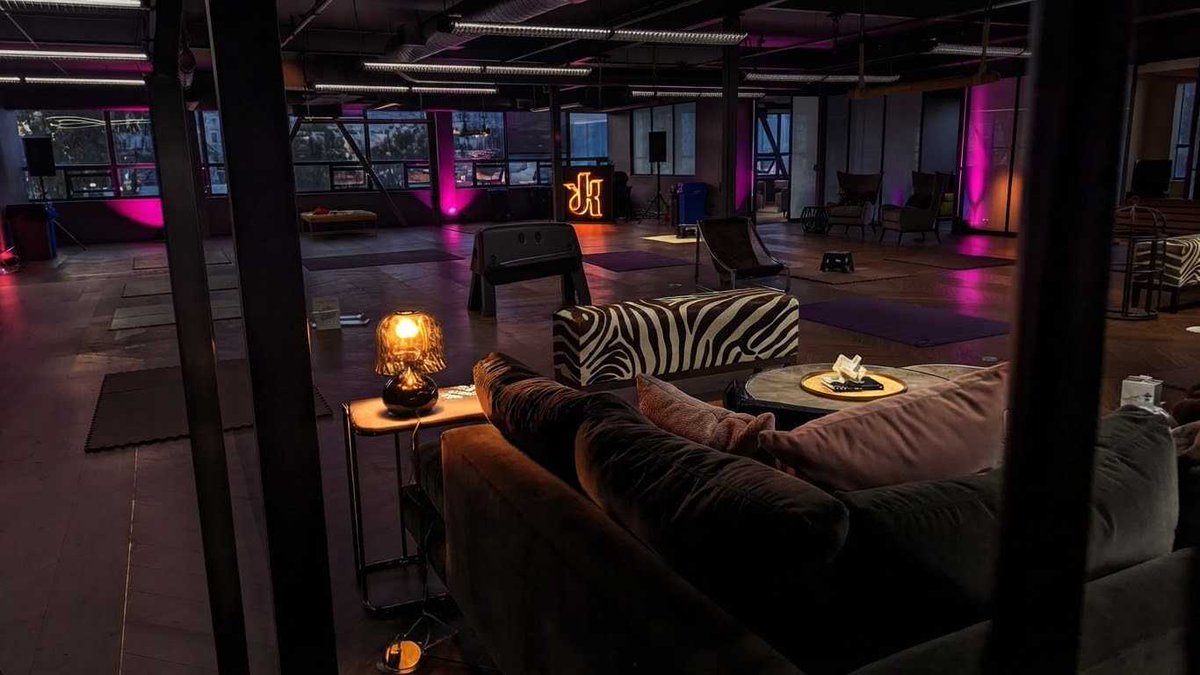 kinkdotcom's tweet photo. 🖤 A New Era Begins ❤️

Last night the Kink team was thrilled to debut a sneak peek of our new SF building and event space, The Penthouse, just in time for Folsom. The space was absolutely gutted from top to bottom and through lots of hard work, determination, challenges, commitment from several folks we managed to create a beautiful space in such a short amount of time 🥹🙌🏽

A huge shoutout to all the staff/crew/designers who spent countless hours getting this magnificent space ready for Folsom weekend 😈

This is just the beginning! We look forward to many more kinky events to happen at The Penthouse.

For info on some of the events happening this weekend check out @kinkstoreevents 🖤❤️