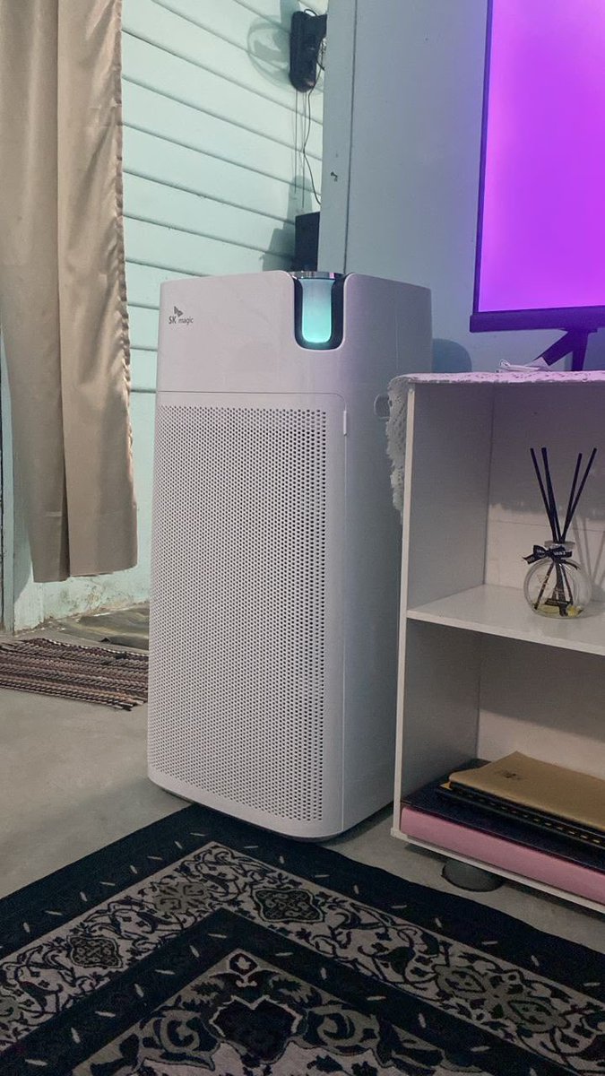 fzra__'s tweet photo. Rumah bersih ≠ udara semestinya bersih. 🌬️

SK Magic Air Top menggunakan 4 lapisan penapisan termasuk HEPA Filter untuk membantu menapis habuk halus, PM2.5 dan bau dalam udara. https://t.co/c9234MiSRA