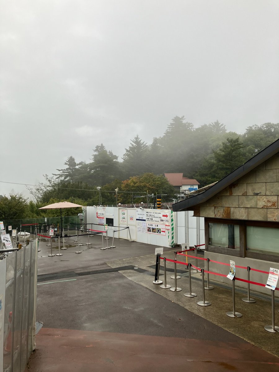 Takao_Tozan's tweet photo. おはようございます。
午前９時００分現在、高尾山麓、ケーブルカー清滝駅、高尾山駅の天気は「雨」、気温は「20度」です。 
ケーブルカー、リフトともに通常通り運行しています。
#高尾山 #ケーブルカー #リフト https://t.co/zJajJslT4r