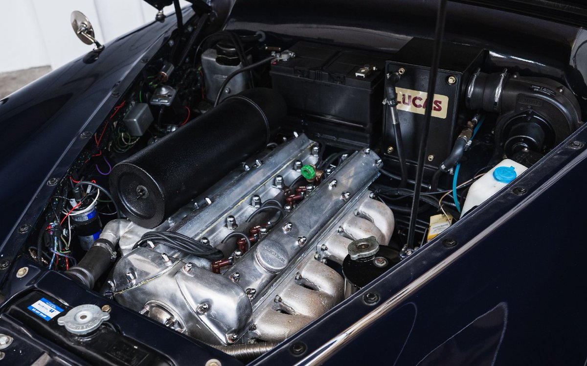 UltimativCars's tweet photo. #GoodwoodRevival2026
The #MarkVIII|#MkVIII (1956-59; 6.227 units) is one of the most elegant #saloon|s #Jaguar has made; to fit a modern radio, would be a sacrilege.
Which this 57-unit (in #Indigo-#Blue over #Cotswold-Blue, est. at £25-35k) GOT!
Sold w/oR for <£10k in result! https://t.co/fFG6dzpuh6