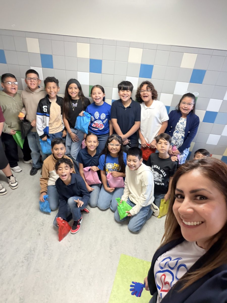EAldaco_WDS's tweet photo. Attendance Matters!! Today we celebrated all our perfect attendance students for the first nine weeks! So proud of them!!!@SurrattCubs https://t.co/qJACQqSXz3