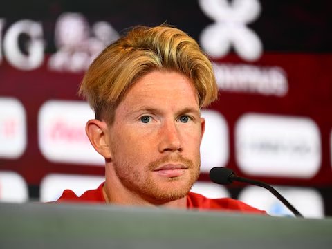 UtdTony1's tweet photo. 🚨🎙️  Kevin De Bruyne on reports concerning Manchester City: 🔵💙

“Honestly, it would be very strange to hear something like that. Manchester City gave me some of the greatest memories of my career, and I know how much hard work, sacrifice and dedication went into everything we achieved together.

“I understand there is a process that has to be followed, and the club will have the opportunity to defend itself. I would encourage every City fan to stay calm, stay strong and continue believing in the club. There is still a process to go through.

“Manchester City has overcome difficult moments before, and this is another moment where everyone connected with the club needs to stand together. The fans have always been an important part of this club, and their support can make a difference.

“I will always have love and respect for Manchester City and its supporters. Whatever happens, don’t lose hope. Keep believing in your club, keep supporting the team, and let the proper process take its course.” 🔵💙