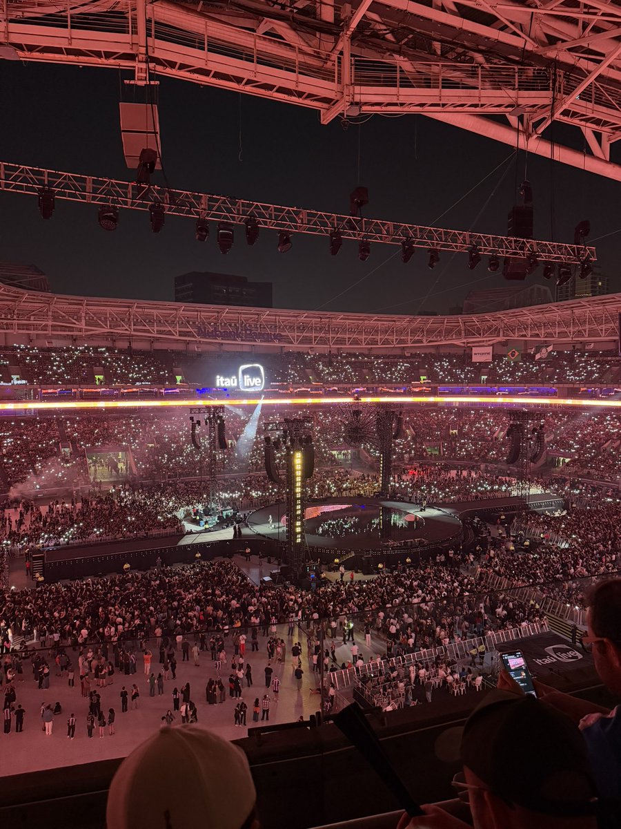 sumadarealidade's tweet photo. visão perfeita desse palco na superior pqp https://t.co/CUBLx5TWpI