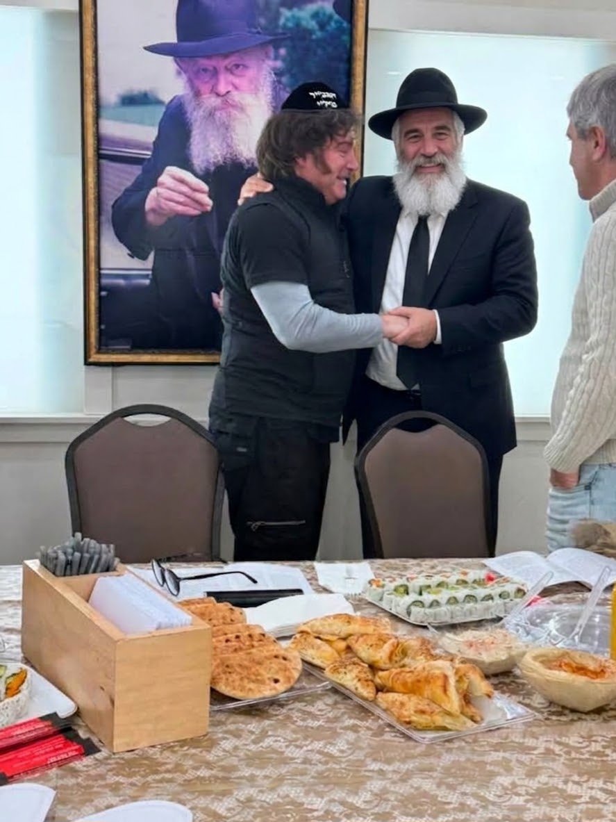 soprabord's tweet photo. che no quiero sonar "conspiranoico" pero el rabino ese no es...? https://t.co/xsy7SihwjT