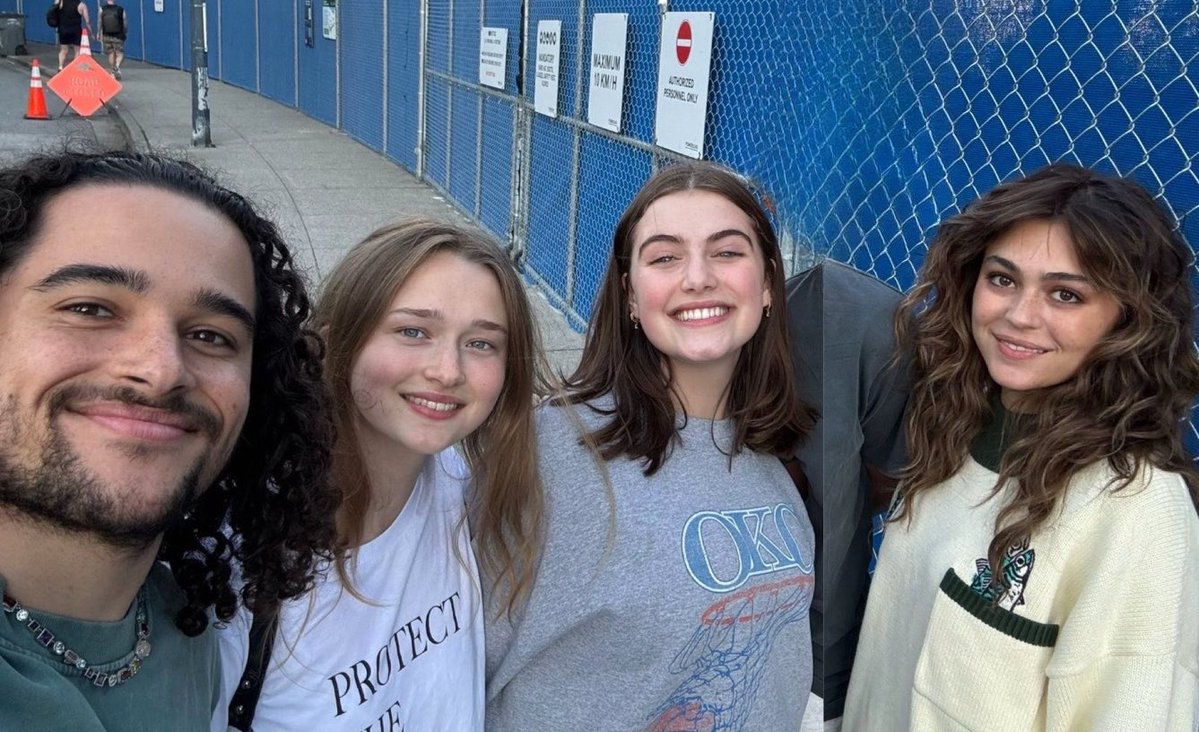 dianabellfort's tweet photo. Still thinking about the 3 girls and Jalen hanging out together in Vancouver that day
this core four is very special 🥺💗 https://t.co/CyIJf4DxO5