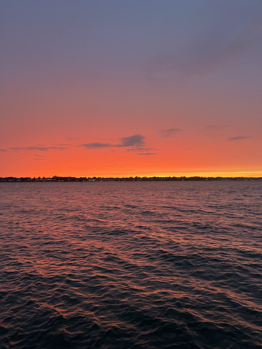 itsDvJones's tweet photo. This sunset never gets old 😏 https://t.co/WTuisMhiyC