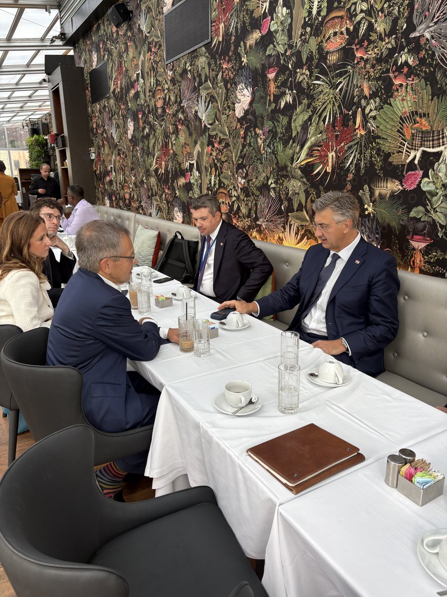 ianbremmer's tweet photo. https://t.co/MhpRV5iRuF