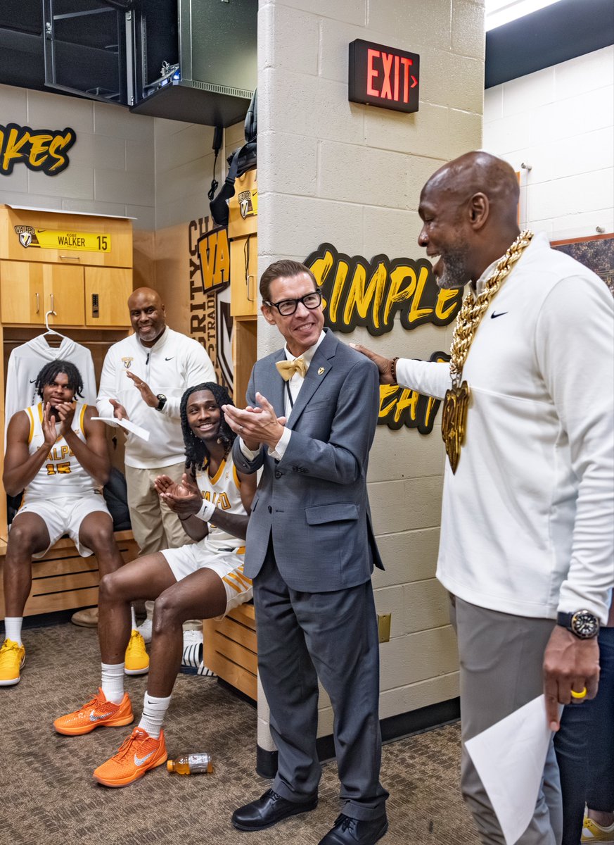 ValpoBasketball's tweet photo. Congratulations to Rev. @BrianKonkol on officially becoming the 20th President of @ValpoU ๐
We were honored to be invited to celebrate you today ๐ฅ
#SeeTheLight #BeaconUp https://t.co/d2J42eUFo9