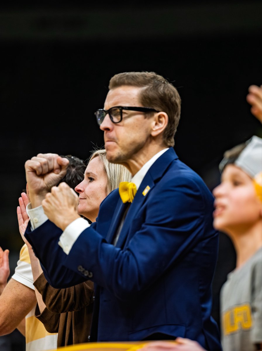 ValpoBasketball's tweet photo. Congratulations to Rev. @BrianKonkol on officially becoming the 20th President of @ValpoU ๐
We were honored to be invited to celebrate you today ๐ฅ
#SeeTheLight #BeaconUp https://t.co/d2J42eUFo9